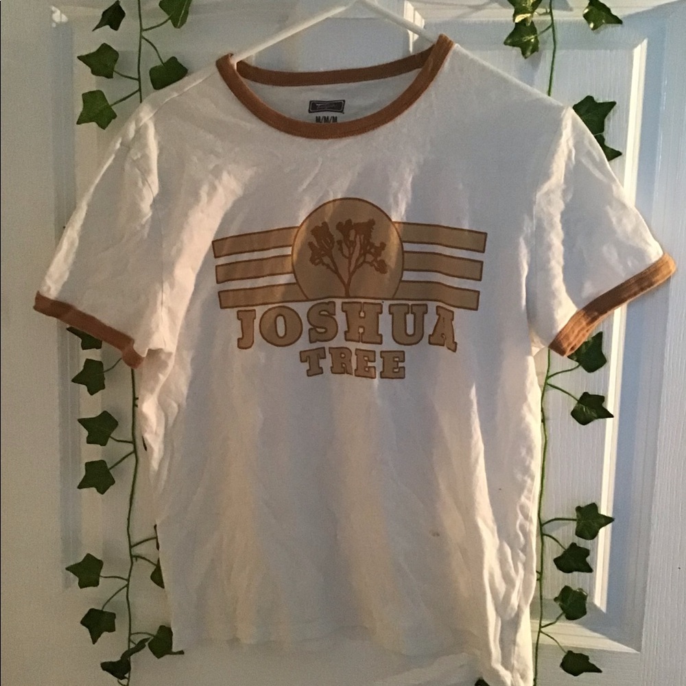 Graphic T-shirt 🤍